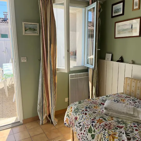 Un Air De Famille Bed & Breakfast