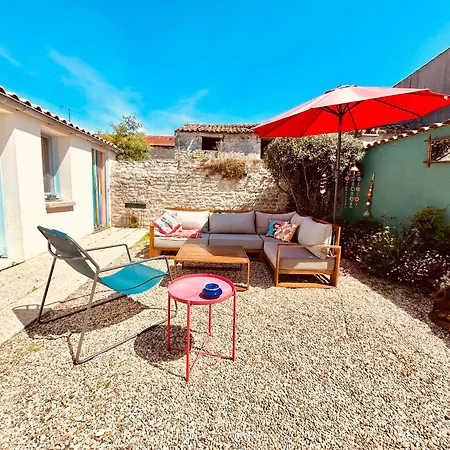 Un Air De Famille Bed & Breakfast